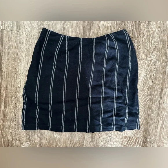 Stripped Abercrombie & Fitch pinstriped mini skirt with tie size XS - Picture 4 of 5